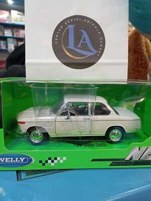 BMW 2002 Ti 1972 WHITE 1:24 Welly Auto Stradali Die Cast Modellino - Immagine 1 di 4