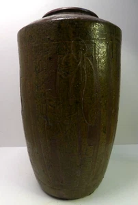INTERESTING JAPANESE HAND BUILT VASE POT POTTERY STUDIO ART INCISED FIGURES - Picture 1 of 15