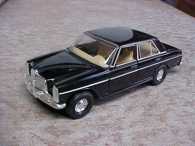 CORGI  MERCEDES-BENZ 240D, 1:36 scale  -   007 James Bond issue - Image 1 of 4