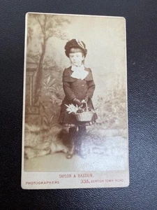 1800s VICTORIAN CDV PORTRAIT CHILD BASKET of FLOWERs Taylor & Bastain KENTISH TO - Imagen 1 de 2