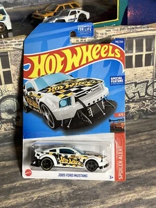 Hot Wheels 3/5 Spoiler Alert 2005 Ford Mustang #146/250 - Picture 1 of 2