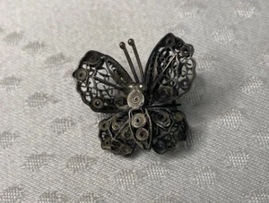 Broche broche mariposa filigrana plata antiguo 7/8" cierre en C alambre ornamentado - Imagen 1 de 3