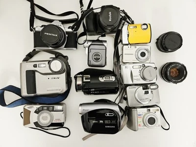 Lot Of 12 Digital And 35mm Cameras For Parts Not Working Some Untested - Image 1 of 4