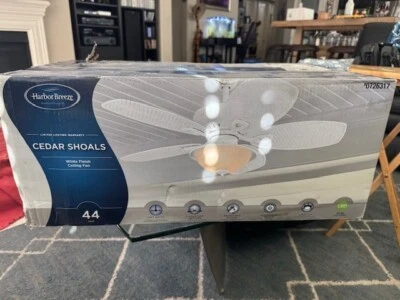 Harbor Breeze Cedar Shoals 44-in White LED Indoor/Outdoor Ceiling Fan 3-speed - Image 1 of 4