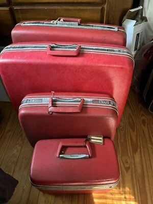 Juego de 4 bolsas de ropa Samsonite retro rojas más rojas Fay Swafford Foto 1 de 2