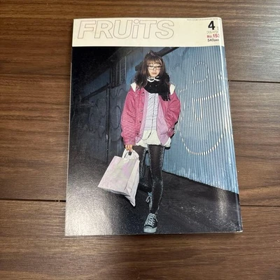 FRUiTS No.153 April 2010 Harajuku Tokyo Japan Street Fashion Snap Magazine Foto 1 de 2