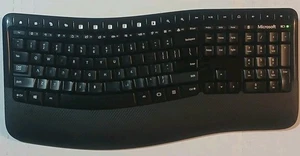 Tastiera Microsoft Wireless Comfort 5050 modello 1728 senza dongle USB  - Foto 1 di 6