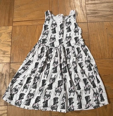 Vestido sin mangas con estampado de conejito rosa pastel de H&M para niñas talla 6-8 años Foto 1 de 4