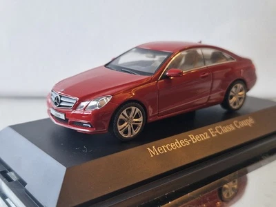 Mercedes-Benz Classe E Coupé (C207) Red 1:43 Schuco Rare to Find - Image 1 of 4