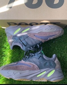Size 9.5 - adidas Yeezy Boost 700 V1 Mauve only tried on 100% authentic - Picture 1 of 5