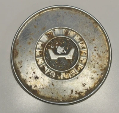 70 71 72 Honda 600 OEM wheel Center Hub Cap *HAS RUST* 63685 NO OEM PART # - Imagem 1 de 4