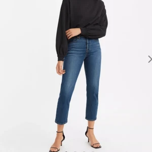 Levi's Premium Wedgie Straight Fit Sz 26 Salsa Charleston Outlasted Dark Wash - Picture 1 of 16