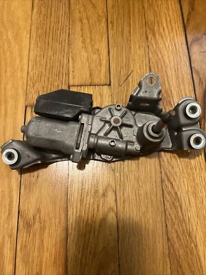 2011-2020 TOYOTA SIENNA REAR LIFTGATE TRUNK WINDOW WIPER MOTOR 85130-08010 DENSO - Image 1 of 4