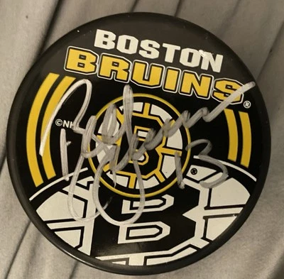 波士顿棕熊队比尔·格林签名亲笔签名冰球 — 第 1/2 张图片