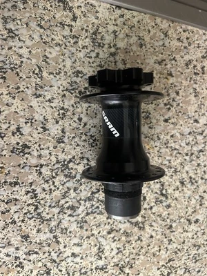 Buje trasero para bicicleta de montaña SRAM MTH 746 12x148 mm Boost disco de 6 pernos 32H Foto 1 de 4