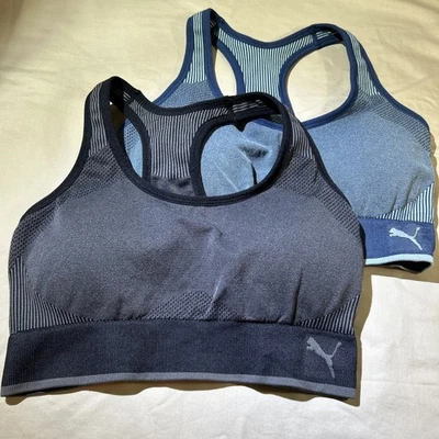 Conjunto de 2 sujetadores deportivos de rendimiento sin costuras PUMA para dama talla MEDIANA - azul y grisáceo Foto 1 de 4