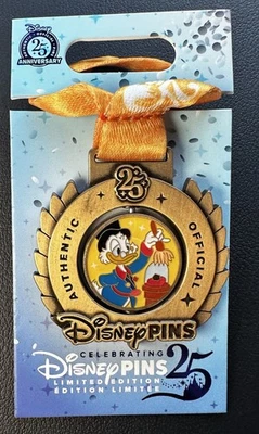 Значок Disney Parks 25-я коллекционная юбилейная медаль Скруджа Макдака LE - Изображение 1 из 2
