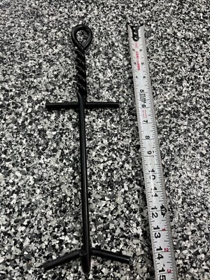 Soporte de tapa de horno holandés Lodge A5 Camp 14,3 pulgadas L x 4-1/4 pulgadas W negro Foto 1 de 4