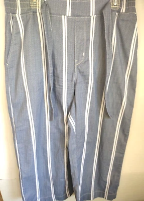 Pantalones a Rayas Levis Signature 14W Mujer Pierna Ancha Tobillo Recortado Algodón Elástico Foto 1 de 4