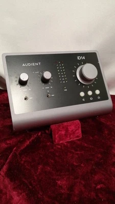 AUDIENT ID14MK2 Professional 10-in/6-out USB Audio Interface for Recording - JPN - Image 1 of 4
