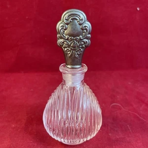 Profumo Godinger vintage con tappo piastra argento design vetro pressato - Foto 1 di 5