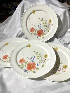 MIKASA Japan JUST FLOWERS 4 Pc DINNER PLATES 10.75 Inch EXCELLENT! - Picture 1 of 5