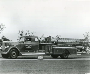 Canton OH 1950s Pirsch Mid-Mount Aerial 8.5x11 B&W Fire Apparatus Photos - Picture 1 of 1