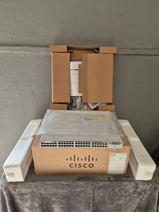 CISCO SWITCH CATALYST 9300 48PoE+ NEW OPEN BOX - Imagen 1 de 16