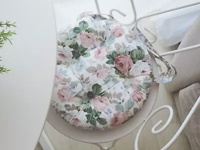 Round Chair Cushion with Ties — Vintage Rose Garden - Image 1 of 4