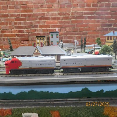 Lionel Sante Fe 8020 Set and 8021 - Image 1 of 4