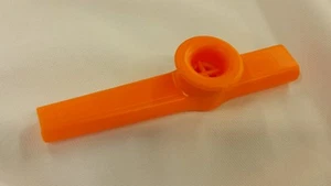 Stagg Orange Kazoo Kazoo-30 Ottimo per bambini strumento colorato per principianti - Foto 1 di 3