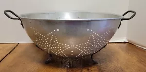 Vintage Aluminum Star Strainer Colander W/ Legs Farmhouse 11" W x 5 1/2" T - Picture 1 of 5