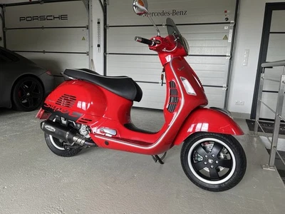Vespa GTS 300 ie Service Neu Top Zustand - Bild 1 von 4