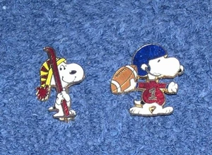 2 Vintage Snoopy (Peanuts) Pins, Skiing & Football - Picture 1 of 1