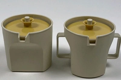 Juego de tapa vintage Tupperware Creamer 1414 y azucarero 1415 amarillo marfil EE. UU. Foto 1 de 4