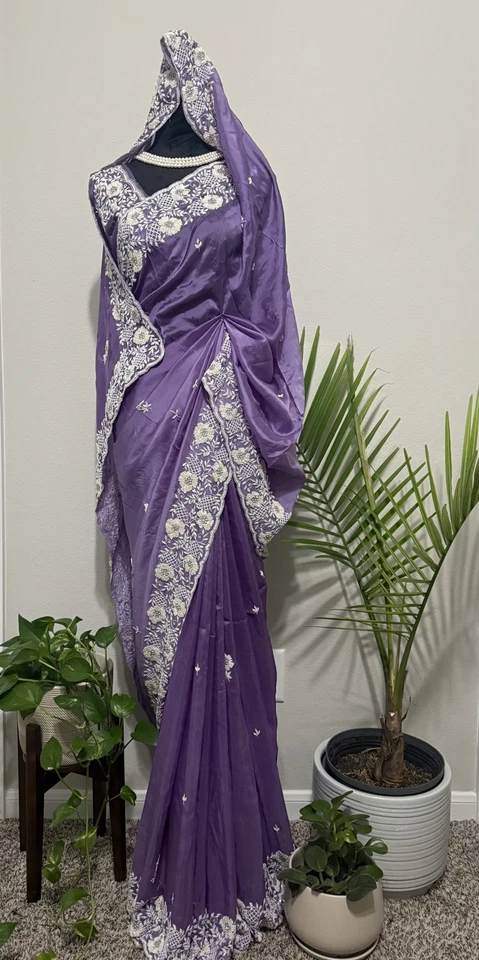 Sari de seda morado claro con cutdana y bordado de lentejuelas. Foto 1 de 1