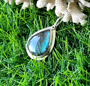 Natural Labradorite Pendant, Handmade Jewelry, 925 Silver Pendant, Gift For Her - Picture 1 of 10