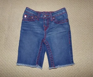 BOYS TRUE RELIGION BIG T CUT OFF SHORTS SZ 5 - Picture 1 of 2