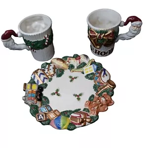 FITZ & FLOYD Weihnachten Set 3 Snackteller 2 Tassen HO HO Weihnachtsmann Henkel Urlaub - Bild 1 von 7