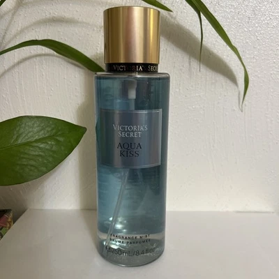 Victoria's Secret Aqua Kiss Body Mist Spray 250 ml/8.4 oz New - Image 1 of 3