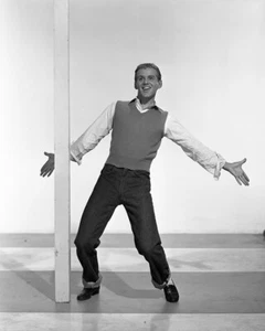 Bob Fosse Dancer & Choreographer posing 1950's Studio Portrait 8x10 Photo - Picture 1 of 1