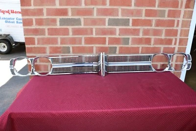 69 1969 Pontiac Bonneville Nos RH parrilla cromada GM PT# 9796677 y RH 9796678 Foto 1 de 4