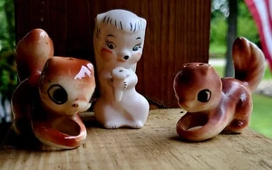Lindos agitadores de sal y pimienta ardillas cocina vintage árbol que falta - Imagen 1 de 6