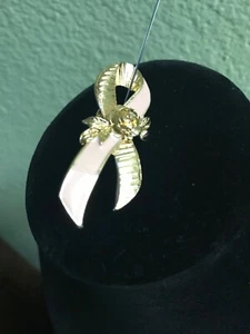 Avon breast cancer ribbon rose on the center gold tone pin, 2" long, - Picture 1 of 2