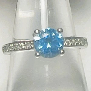 Anello Costume Pietra Blu Sfaccettata Pietre Accento Chiaro TG 6,75 Tono Argento Moda - Foto 1 di 15