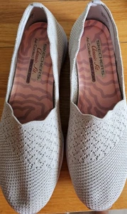 Skechers Slip On Women 9.5. Brand New - Picture 1 of 4