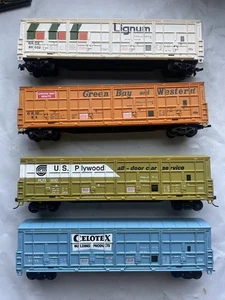 HO Lifelike LOT OF 4 Thrall Door Box Cars CELOTEX, GREEN BAY AND WESTERN, LIGNUM - Picture 1 of 5