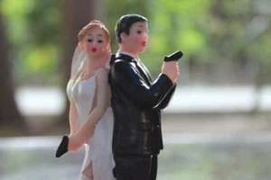 Paquete de dos parejas de pasteles de boda sin caja - Imagen 1 de 6