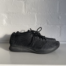 all black flyknits