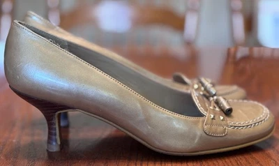 STUART WEITZMAN шампанского золото лакированная кожа насосы кисточки обуви 6 М котенок каблук - Изображение 1 из 4